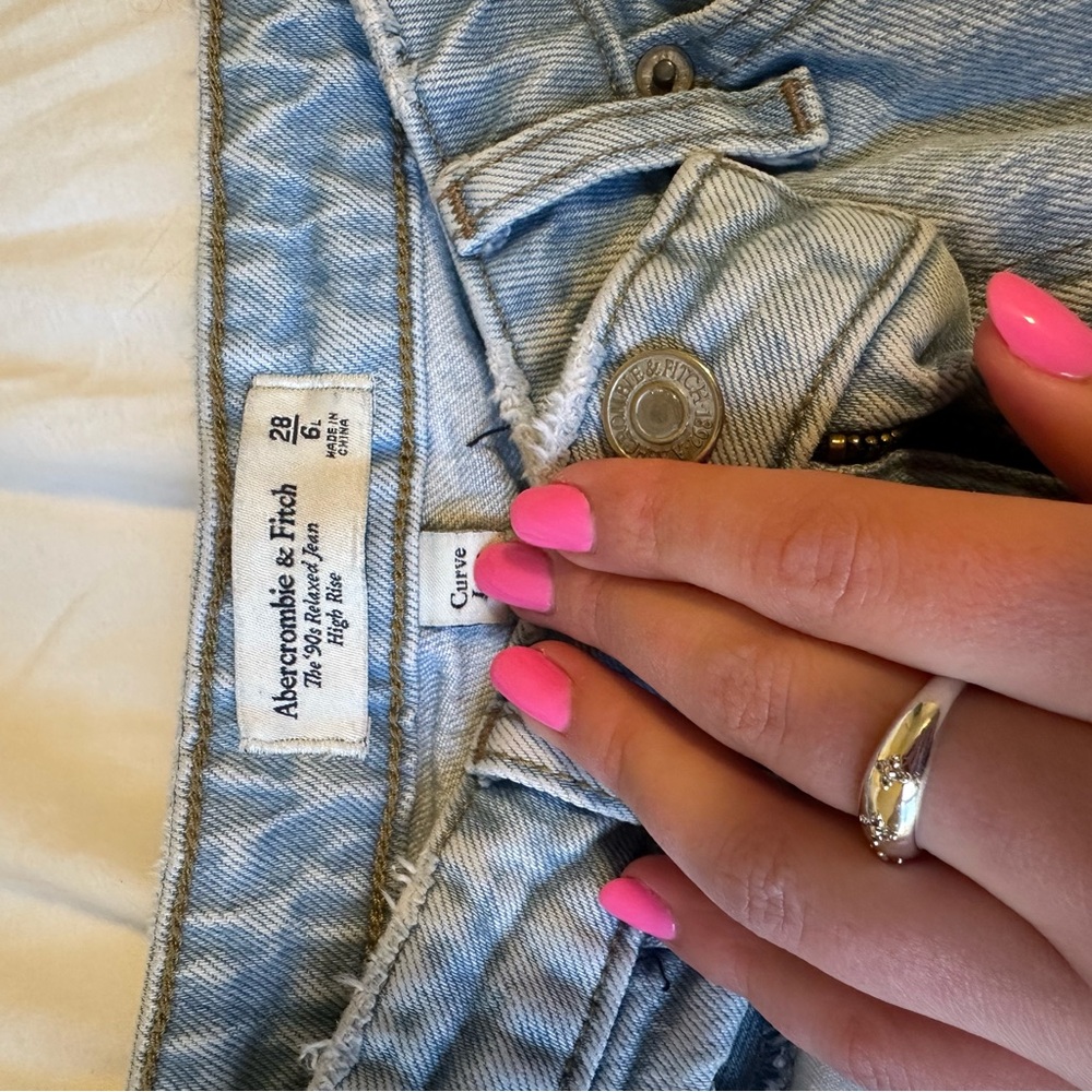 Abercrombie curve love 90s straight high rise size 6 Long
